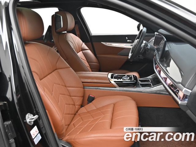 BMW 7 Series (G70) 740i sDrive M Sport 2023 — фото 10