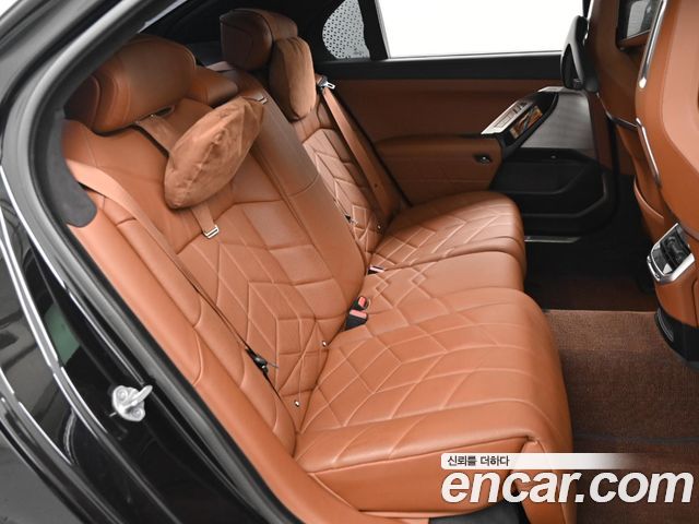 BMW 7 Series (G70) 740i sDrive M Sport 2023 — фото 16