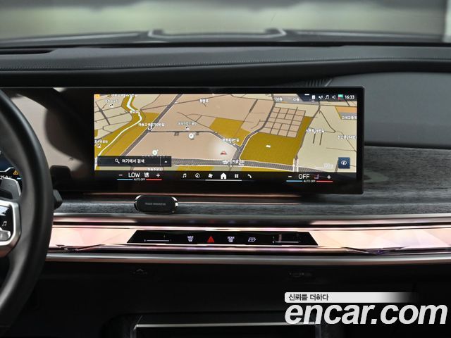 BMW 7 Series (G70) 740i sDrive M Sport 2023 — фото 18