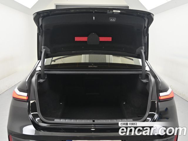 BMW 7 Series (G70) 740i sDrive M Sport 2023 — фото 23