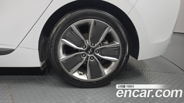 Hyundai Ioniq Hybrid Q 2016 — фото 21