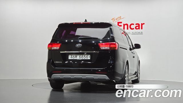 Kia Carnival 9-seater Prestige 2018 — фото 4