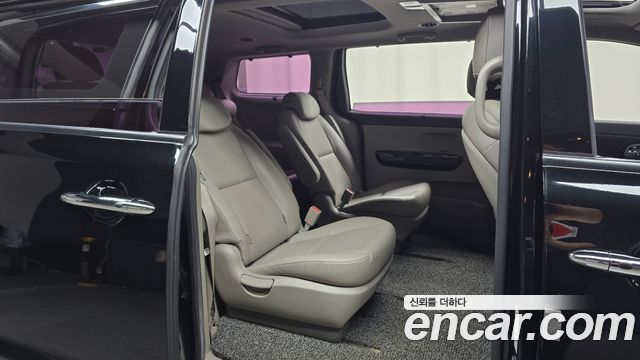 Kia Carnival 9-seater Prestige 2018 — фото 11