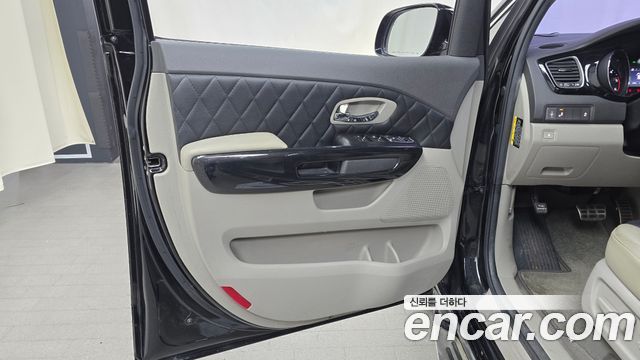 Kia Carnival 9-seater Prestige 2018 — фото 24