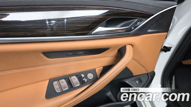 BMW 5 Series (G30) 520i M Sport 2022 — фото 36