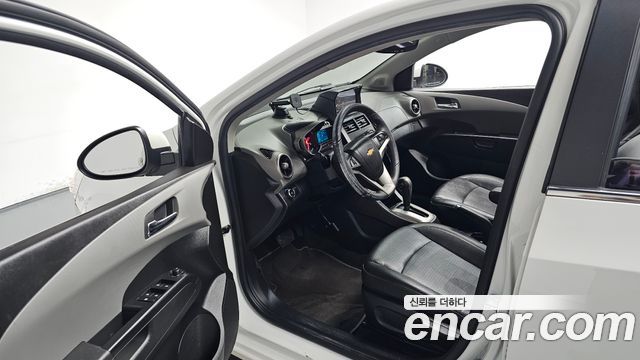 Chevrolet Aveo Hatchback 1.4 Turbo LT hi-deluxe 2016 — фото 10