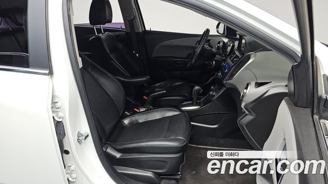 Chevrolet Aveo Hatchback 1.4 Turbo LT hi-deluxe 2016 — фото 26