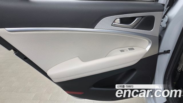 Genesis G70 Gasoline 2.0T 2WD 2022 — фото 25