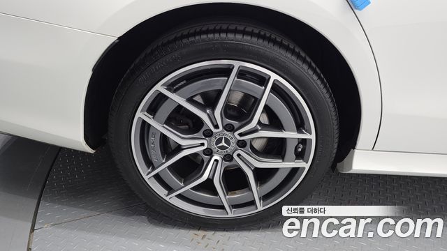 Mercedes-Benz E-Class (W213) E220d 4MATIC AMG Line 2021 — фото 5