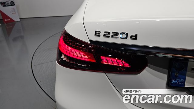 Mercedes-Benz E-Class (W213) E220d 4MATIC AMG Line 2021 — фото 23