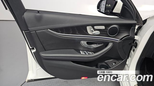 Mercedes-Benz E-Class (W213) E220d 4MATIC AMG Line 2021 — фото 24