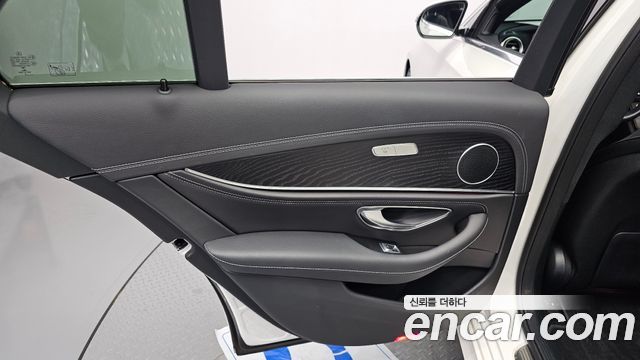 Mercedes-Benz E-Class (W213) E220d 4MATIC AMG Line 2021 — фото 25
