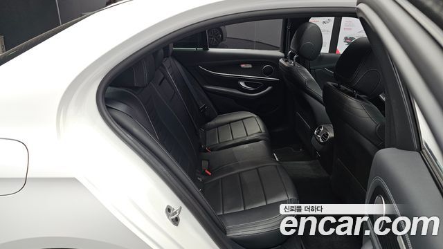 Mercedes-Benz E-Class (W213) E220d 4MATIC AMG Line 2021 — фото 26