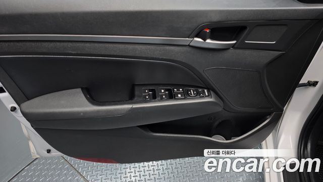 Hyundai Avante (AD) 1.6 GDI Smart Special 2017 — фото 24