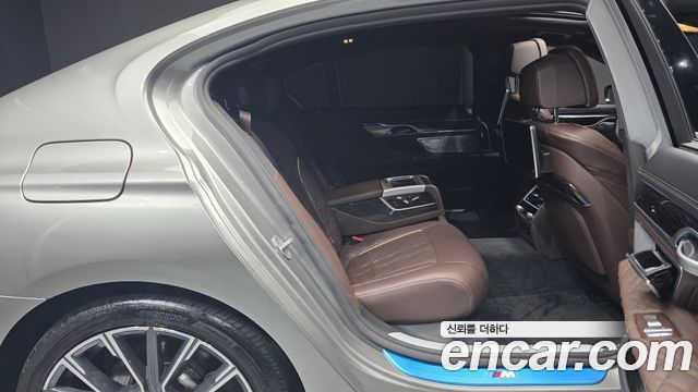 BMW 7 Series (G11) 745Le iPerformance M Sport 2022 — фото 12