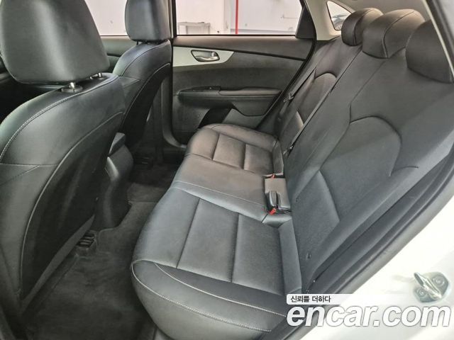 Kia K3 (II) 1.6 Trendy 2023 — фото 16
