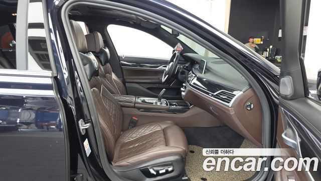 BMW 7 Series (G11) 740Li xDrive M Sport Package 2022 — фото 11