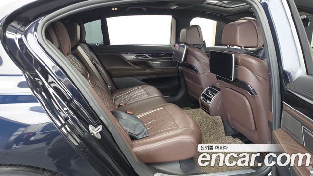 BMW 7 Series (G11) 740Li xDrive M Sport Package 2022 — фото 12