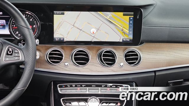 Mercedes-Benz E-Class (W213) E220d 4MATIC Exclusive 2017 — фото 13