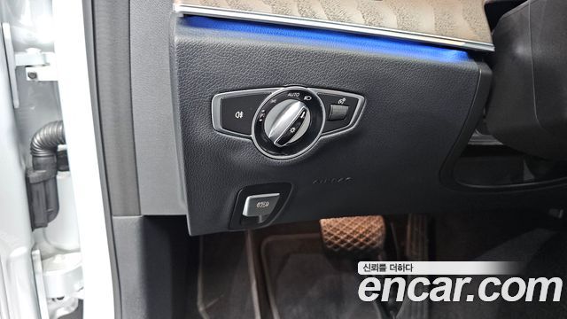 Mercedes-Benz E-Class (W213) E220d 4MATIC Exclusive 2017 — фото 17