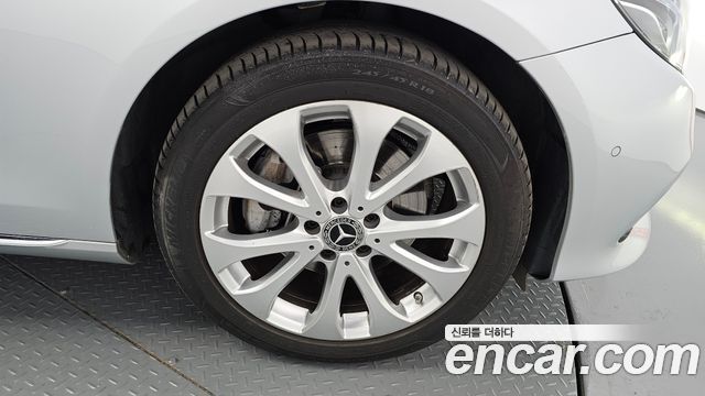 Mercedes-Benz E-Class (W213) E220d 4MATIC Exclusive 2017 — фото 21