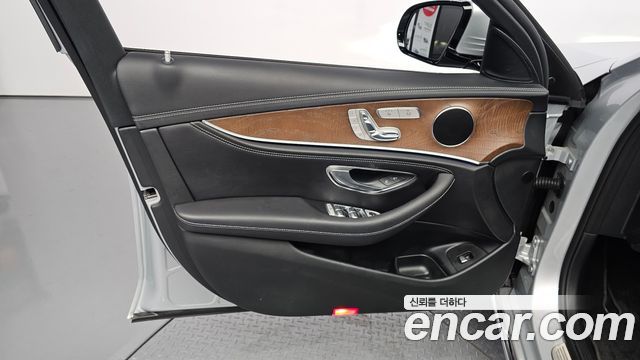 Mercedes-Benz E-Class (W213) E220d 4MATIC Exclusive 2017 — фото 24