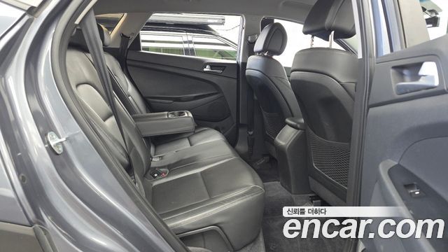 Hyundai Tucson Diesel 2.0 2WD Style 2017 — фото 12
