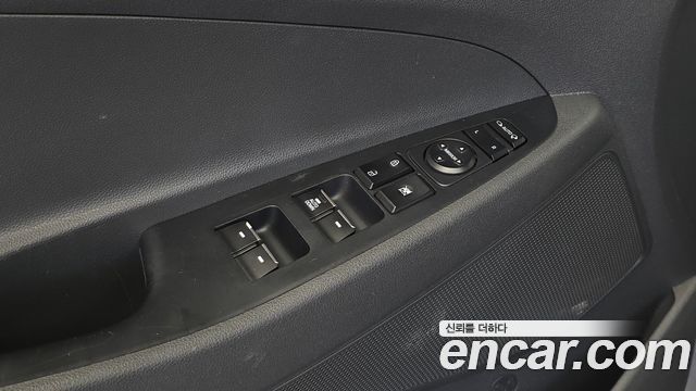 Hyundai Tucson Diesel 2.0 2WD Style 2017 — фото 27