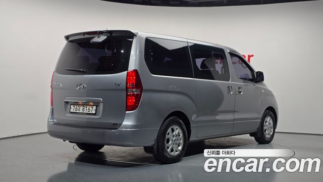 Hyundai Grand Starex 12-Seater Wagon CVX Premium 2013 — фото 2