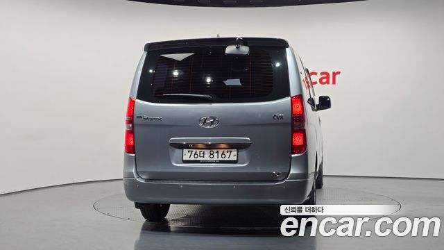 Hyundai Grand Starex 12-Seater Wagon CVX Premium 2013 — фото 4