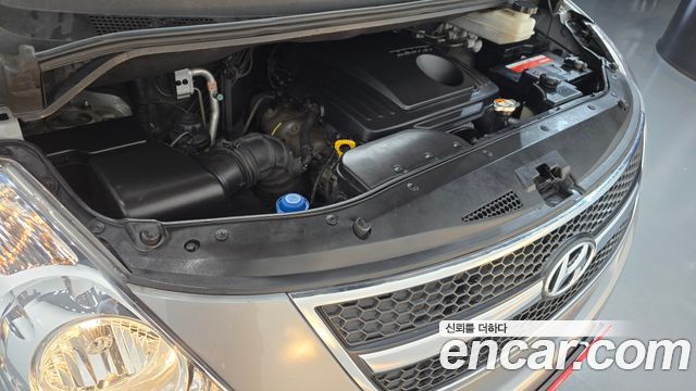 Hyundai Grand Starex 12-Seater Wagon CVX Premium 2013 — фото 6