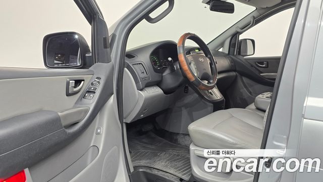 Hyundai Grand Starex 12-Seater Wagon CVX Premium 2013 — фото 10
