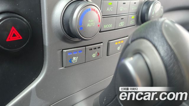 Hyundai Grand Starex 12-Seater Wagon CVX Premium 2013 — фото 18