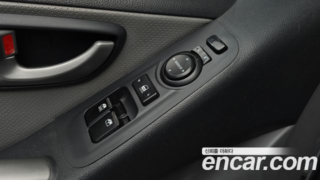 Hyundai Grand Starex 12-Seater Wagon CVX Premium 2013 — фото 19