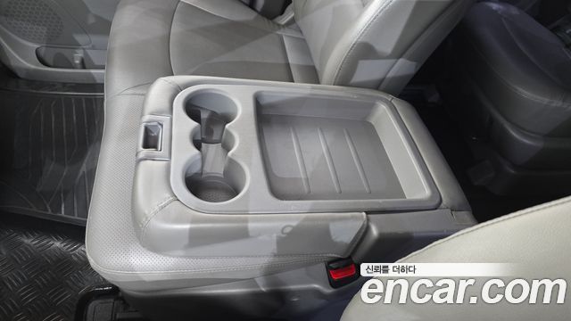 Hyundai Grand Starex 12-Seater Wagon CVX Premium 2013 — фото 28