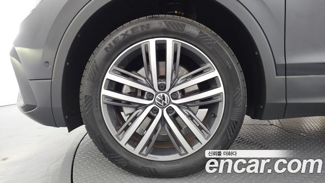 Volkswagen Tiguan Allspace 2.0 TSI Prestige 2023 — фото 5