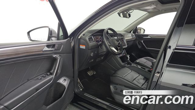Volkswagen Tiguan Allspace 2.0 TSI Prestige 2023 — фото 10