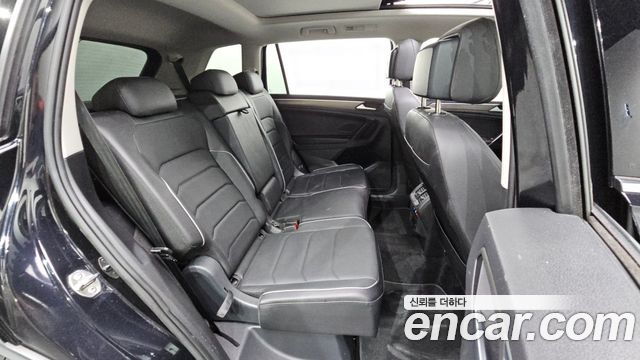 Volkswagen Tiguan Allspace 2.0 TSI Prestige 2023 — фото 11