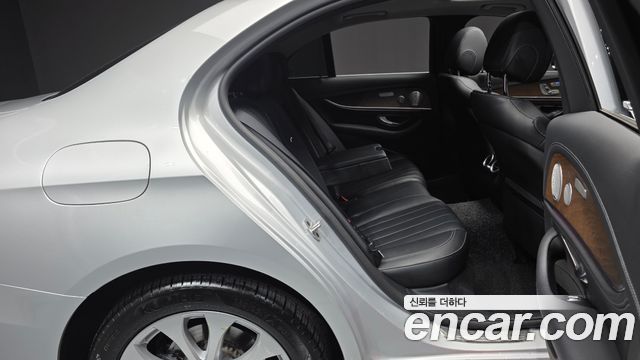 Mercedes-Benz E-Class (W213) E300 4MATIC Exclusive 2020 — фото 11