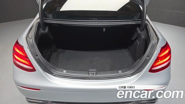 Mercedes-Benz E-Class (W213) E300 4MATIC Exclusive 2020 — фото 17