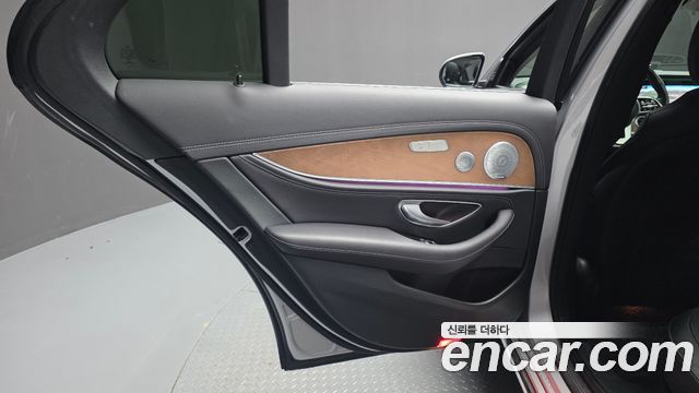 Mercedes-Benz E-Class (W213) E300 4MATIC Exclusive 2020 — фото 25