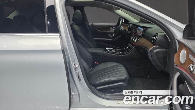 Mercedes-Benz E-Class (W213) E300 4MATIC Exclusive 2020 — фото 26