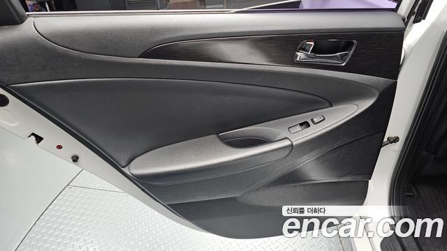 Hyundai Sonata (YF) Y20 Luxury 2012 — фото 25