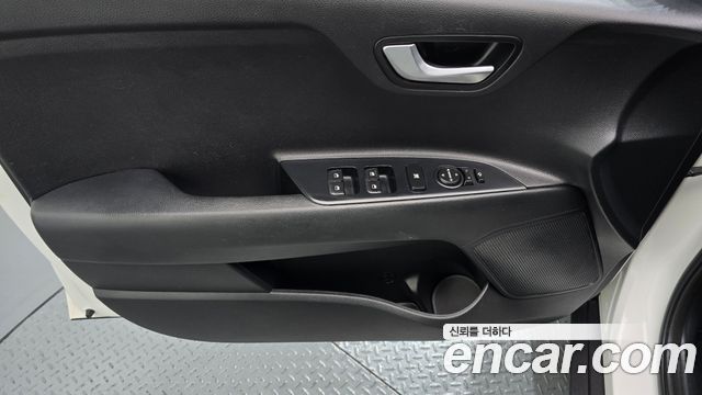 Kia Stonic 1.4 Prestige 2020 — фото 24