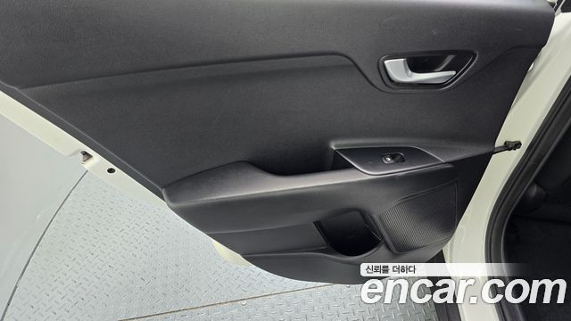 Kia Stonic 1.4 Prestige 2020 — фото 25