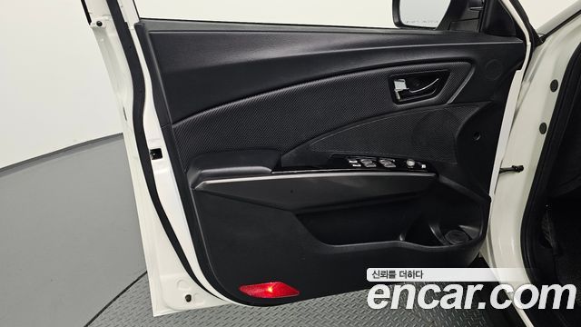 KG Mobility (SsangYong) Tivoli VX 2WD 2017 — фото 24