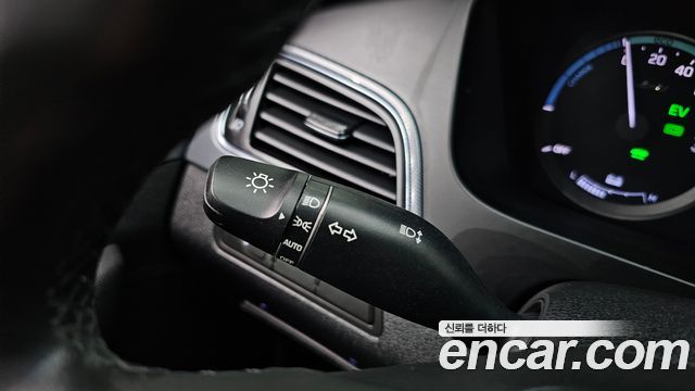 Hyundai Sonata Hybrid (LF) 2.0 HEV Modern 2016 — фото 29