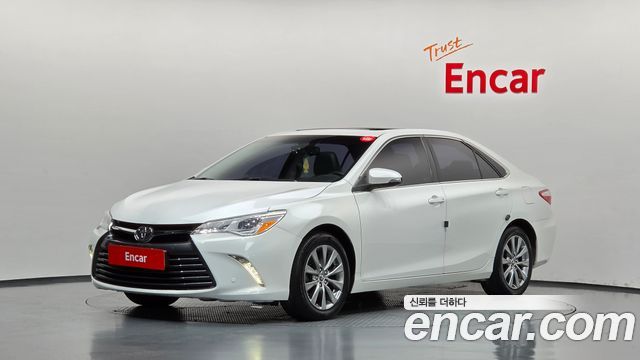 Toyota Camry 2.5 XLE 2015 — фото 1