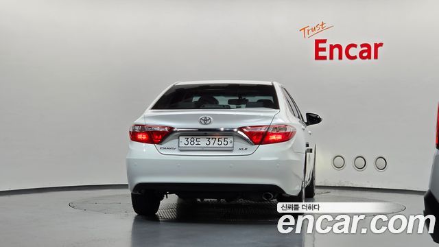 Toyota Camry 2.5 XLE 2015 — фото 4