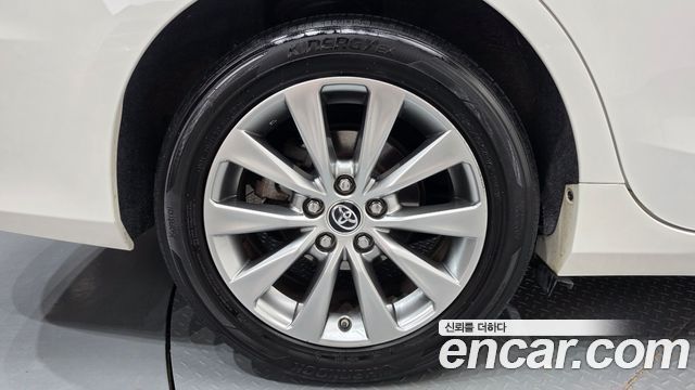 Toyota Camry 2.5 XLE 2015 — фото 5